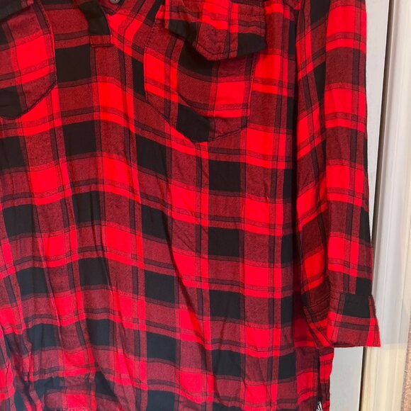 Red & Black Plaid Button-Up Tunic Blouse By Umgee M Frayed Hem 100% Rayon Made I - Picture 2 of 6